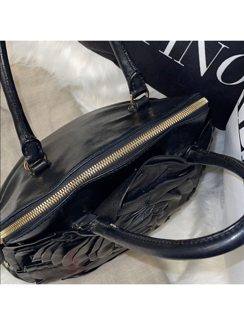 AUTHENTIC VALENTINO GARAVANI PETALE BLACK NAPPA LEATHER ROSETTE DOME BAG - Picture 9 of 14